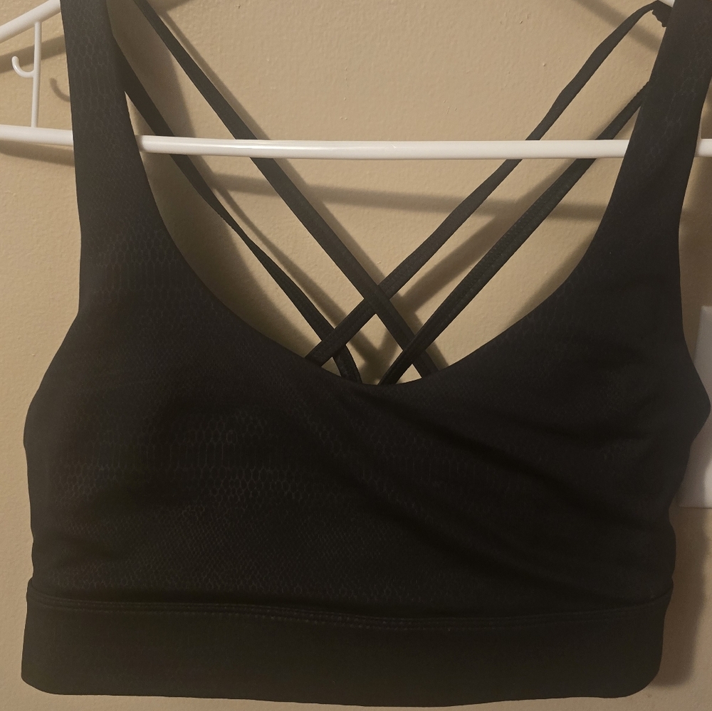 Elegant Black Sports Bra with Crisscross Back